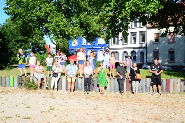 Bürgerbeteiligung Gruppe beim Spielplatz Friedelsheimer Straße