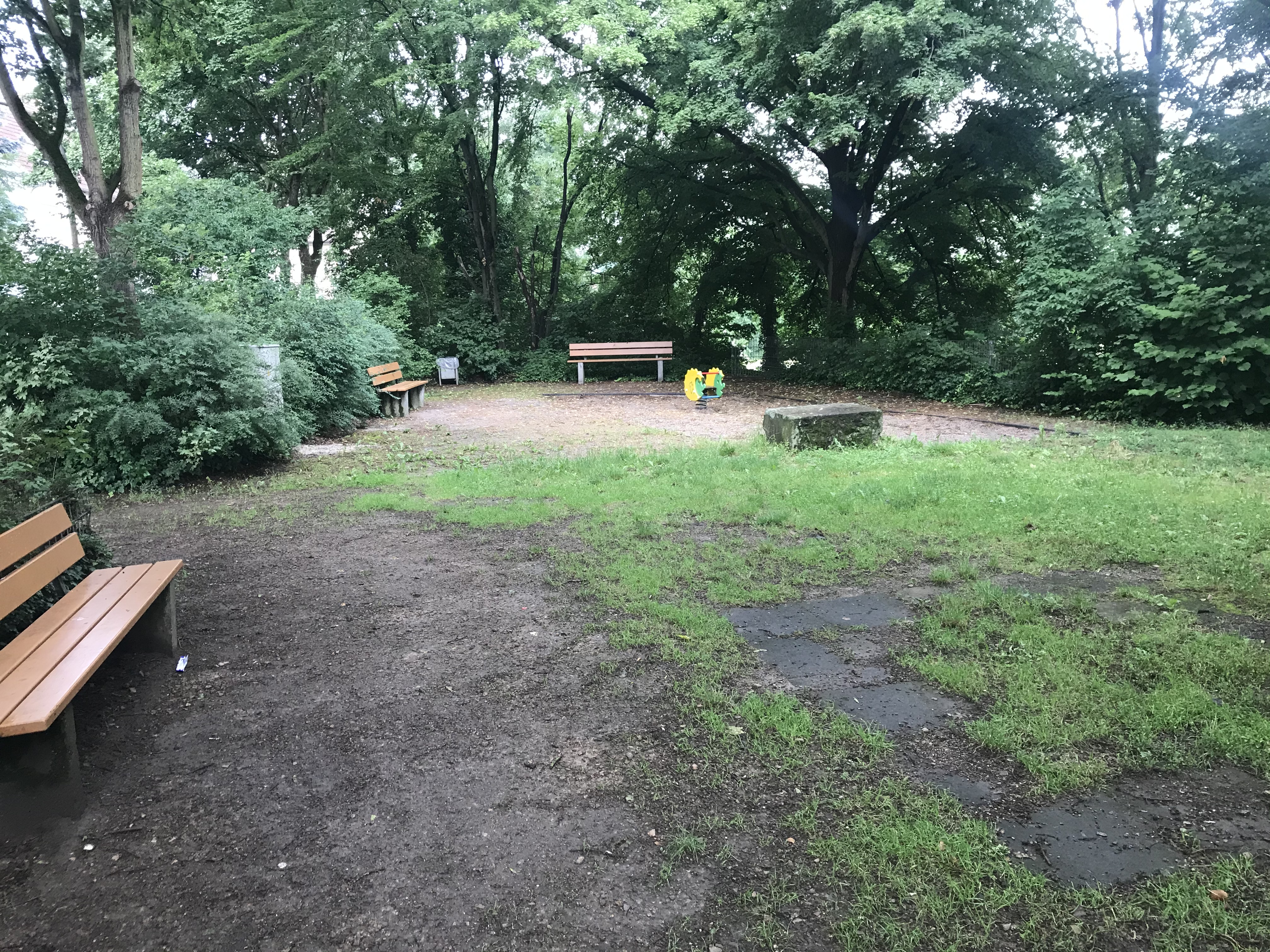 Spielplatz mit Wackeltier